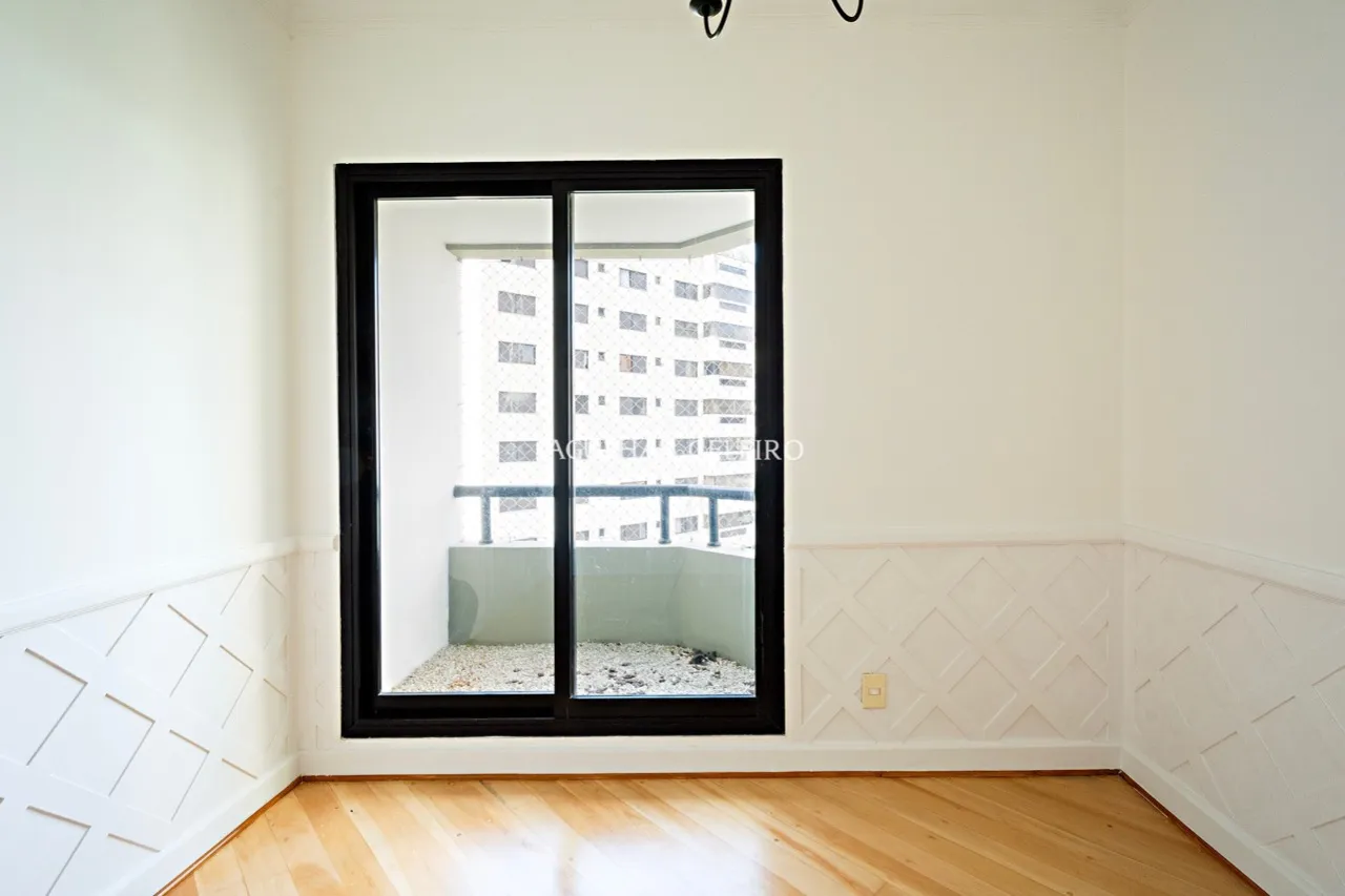 Apartamento com muito espaço para venda ou locação em Moema. – 16234 - DSC_0107