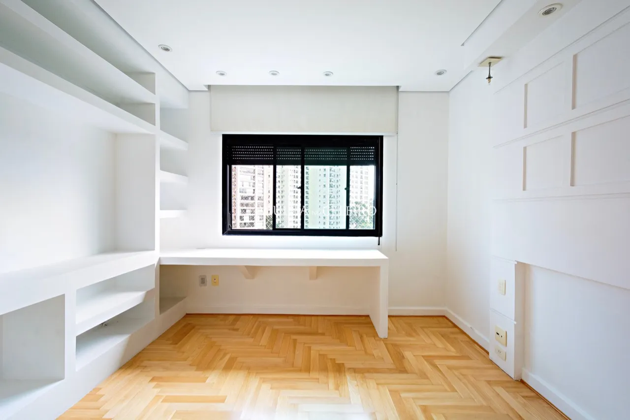 Apartamento com muito espaço para venda ou locação em Moema. – 16234 - DSC_0237