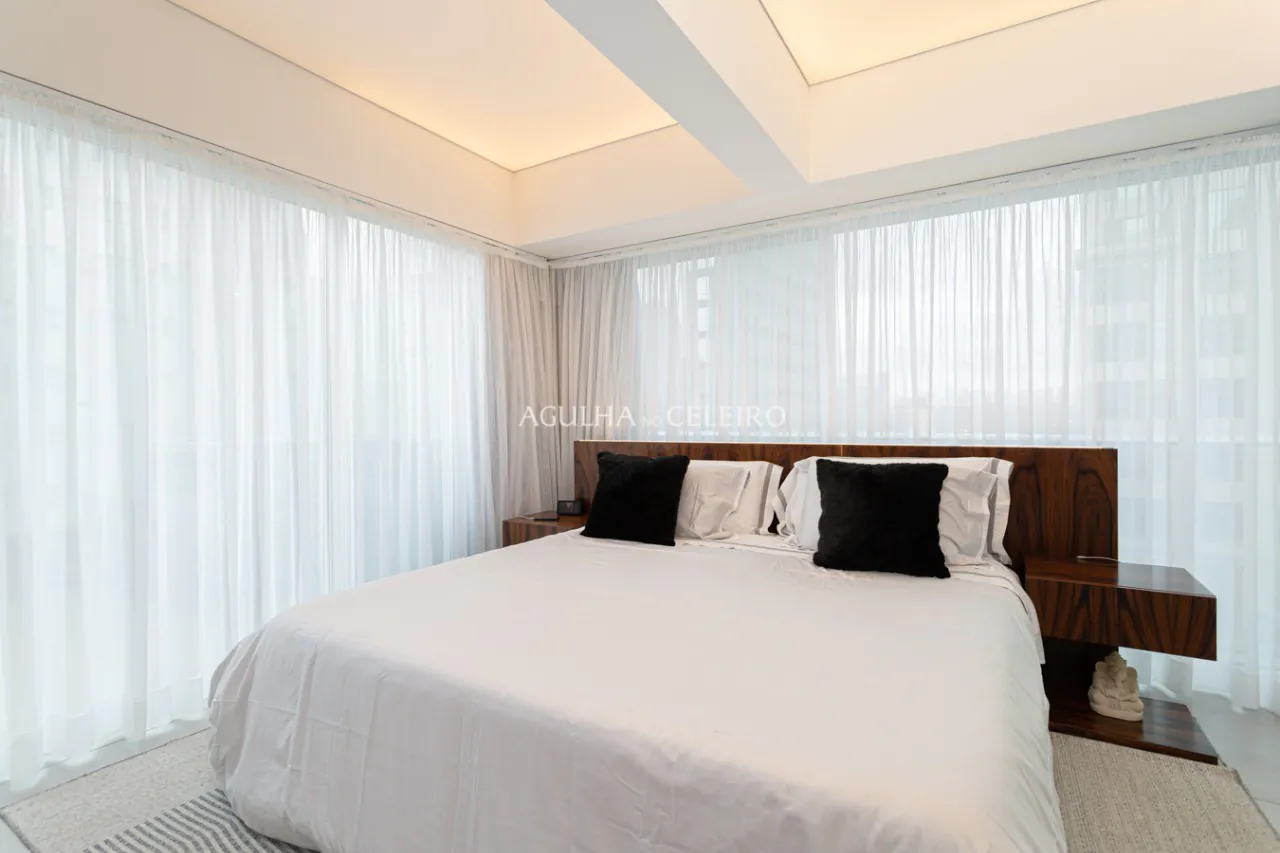 Apartamento impecável mobiliado e decorado á venda no Itaim Bibi. – 9158 - Quarto A Suite Master-5