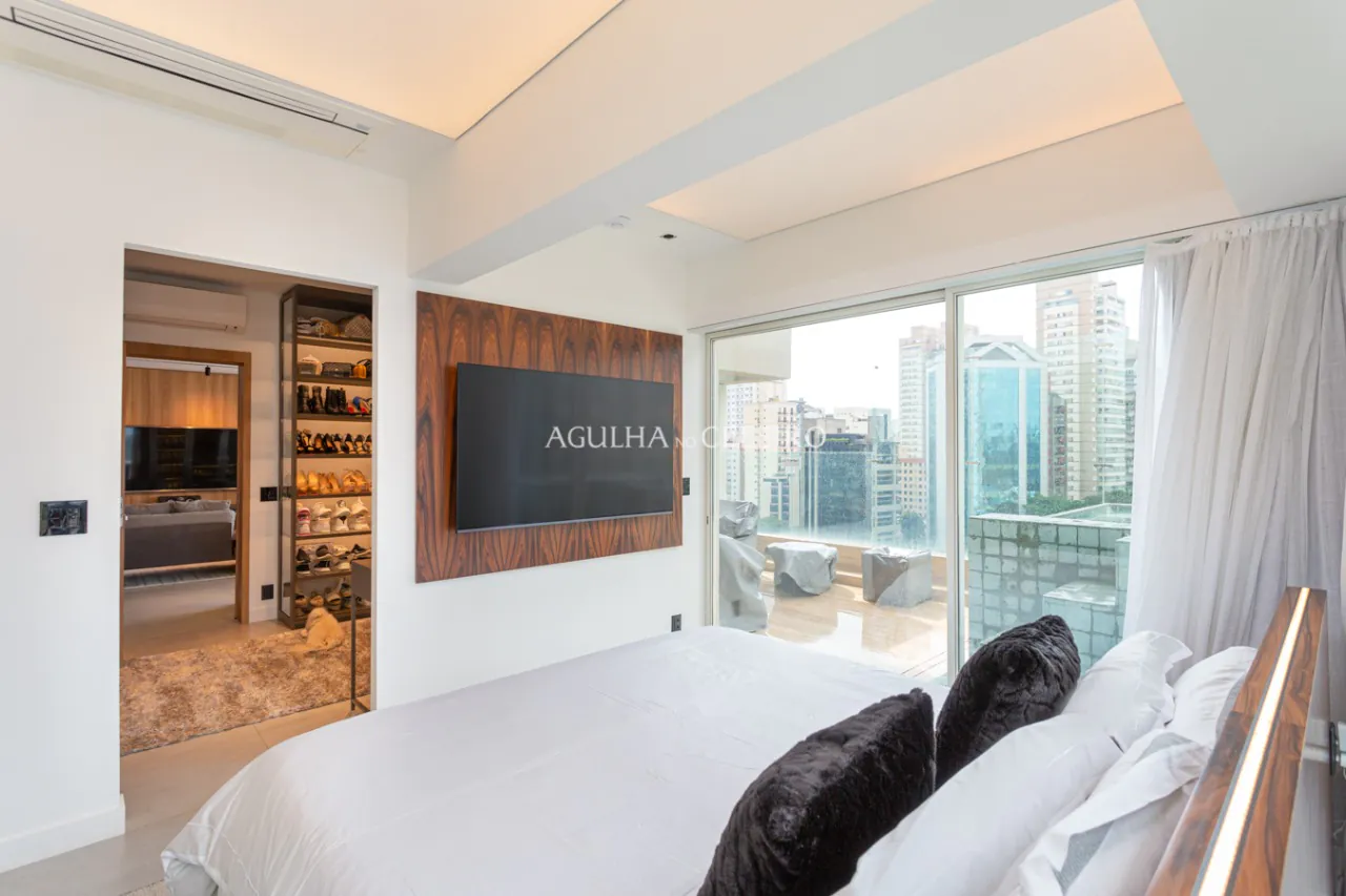 Apartamento impecável mobiliado e decorado á venda no Itaim Bibi. – 9158 - Quarto A Suite Master-14