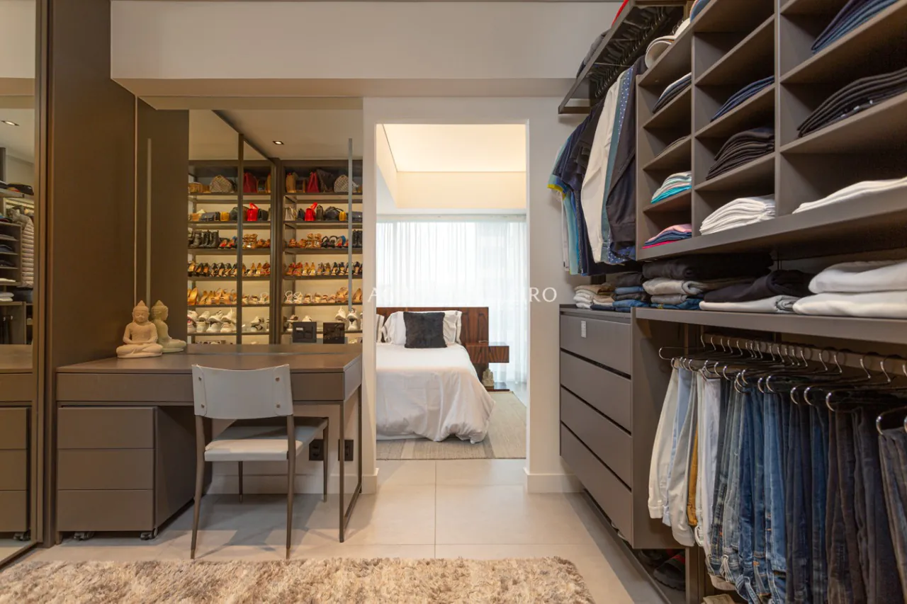 Apartamento impecável mobiliado e decorado á venda no Itaim Bibi. – 9158 - Quarto A Suite Master-1