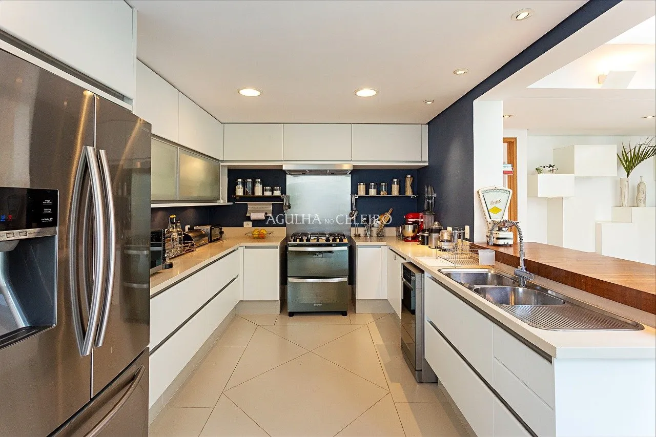 Casa com piscina à venda em Alto de Pinheiros – CA0622