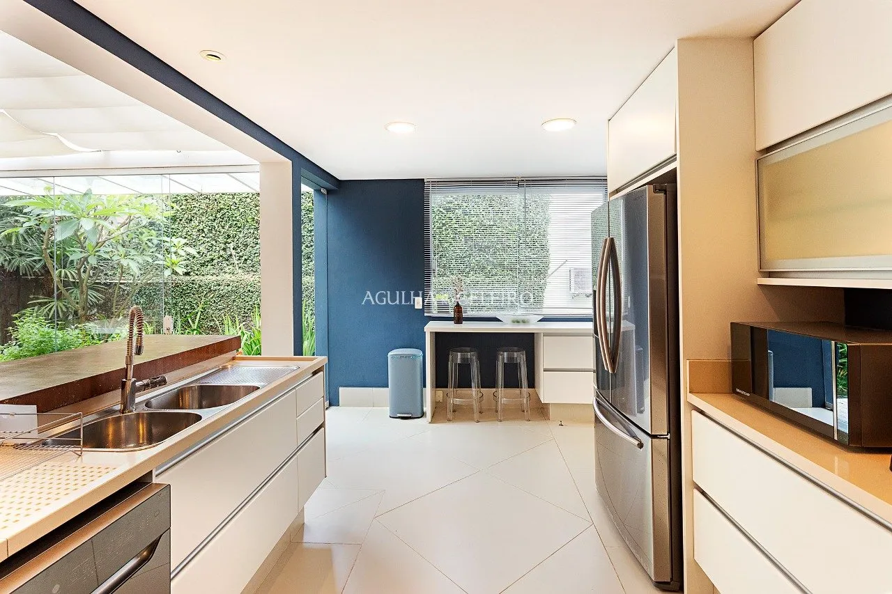 Casa com piscina à venda em Alto de Pinheiros – CA0622