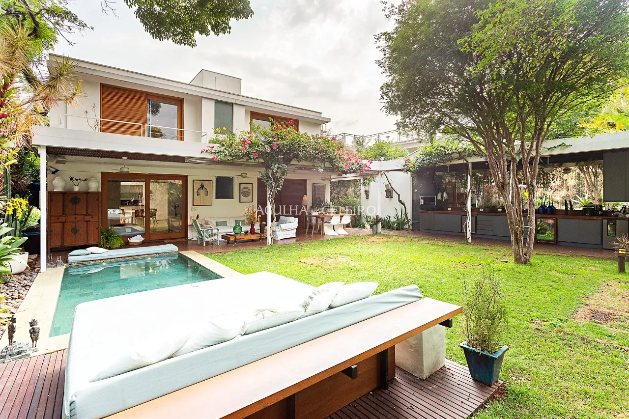 Casa com piscina à venda em Alto de Pinheiros – CA0622