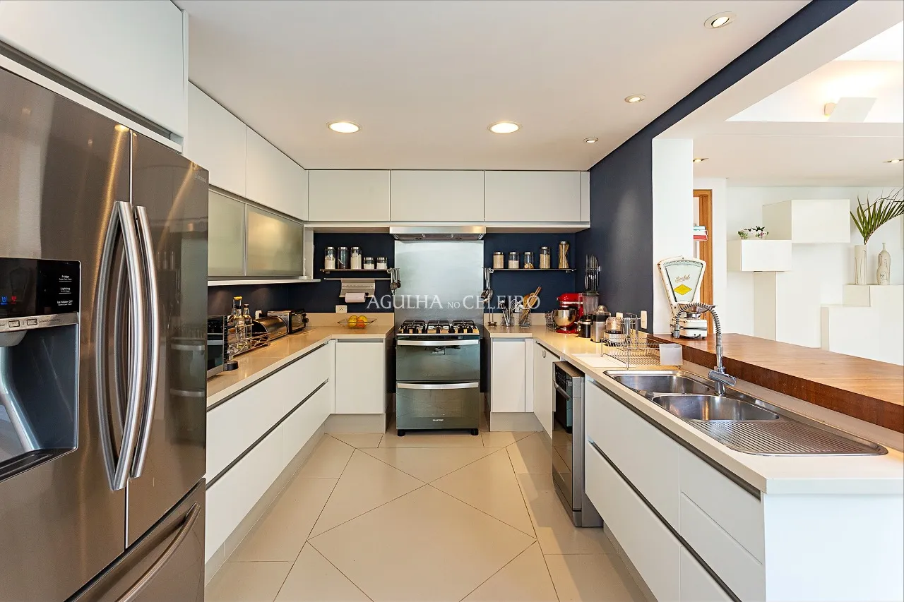 Casa com piscina à venda em Alto de Pinheiros – CA0622