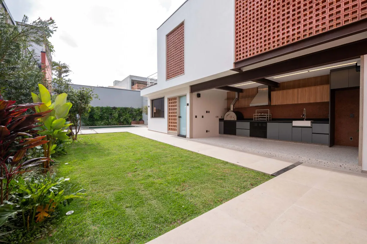 Casa Renovada com Rooftop Panorâmico à venda no Jardim Paulista – CA1156
