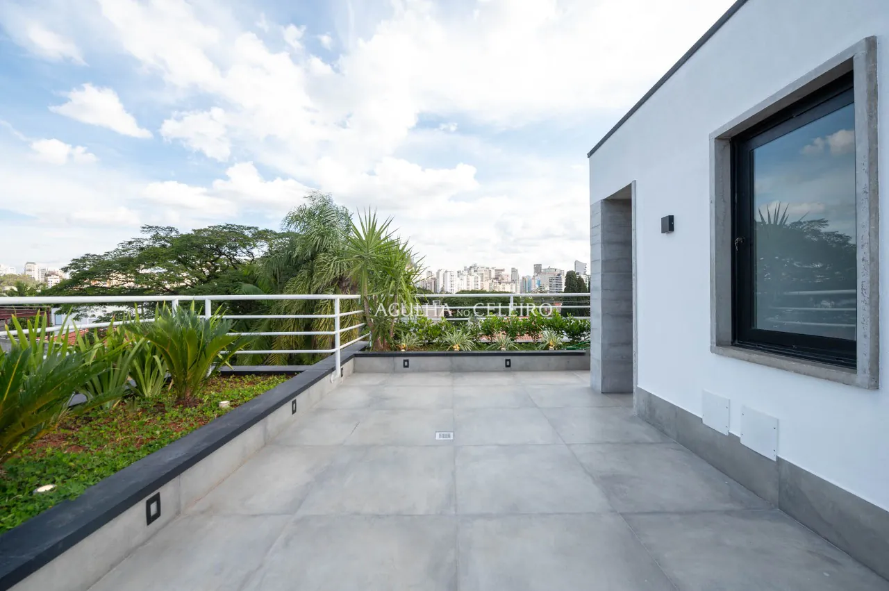 Casa Renovada com Rooftop Panorâmico à venda no Jardim Paulista – CA1156