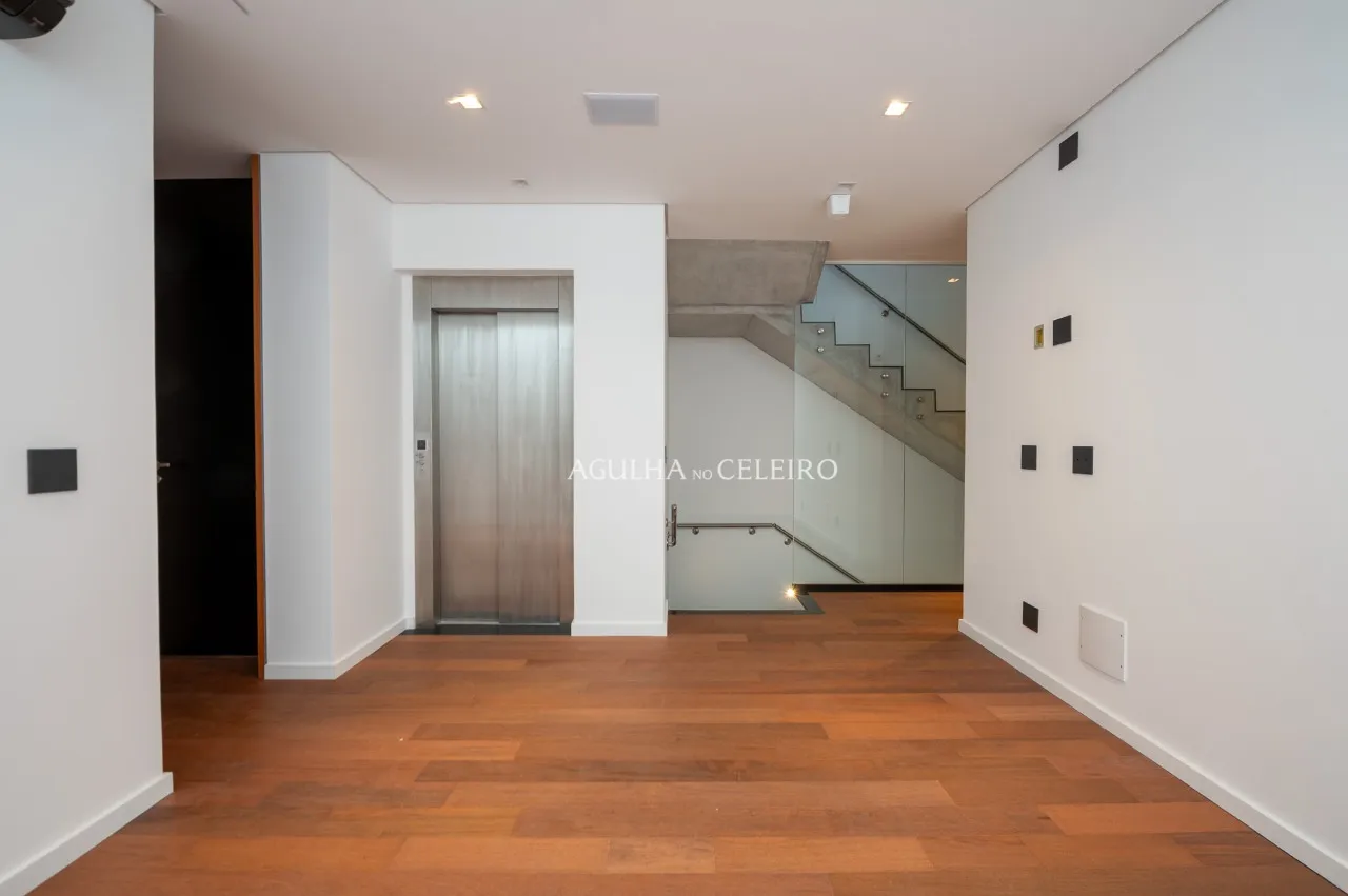 Casa Renovada com Rooftop Panorâmico à venda no Jardim Paulista – CA1156