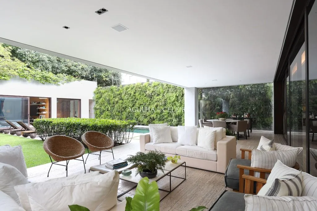 Casac contemporânea e impactante para venda no Jardim Paulistano. – CA1265