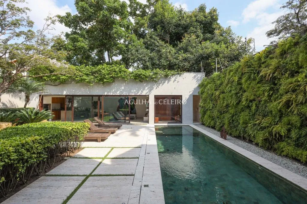 Casac contemporânea e impactante para venda no Jardim Paulistano. – CA1265