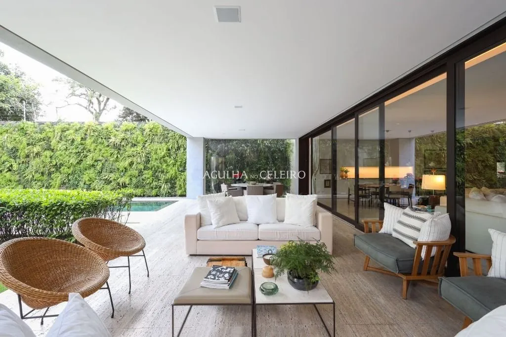 Casac contemporânea e impactante para venda no Jardim Paulistano. – CA1265