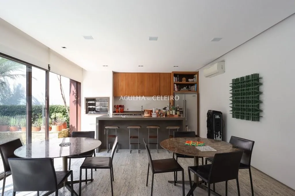 Casac contemporânea e impactante para venda no Jardim Paulistano. – CA1265