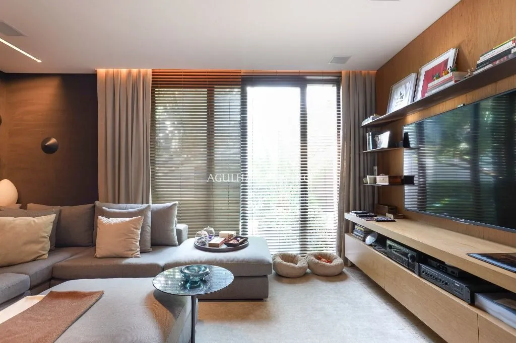 Casac contemporânea e impactante para venda no Jardim Paulistano. – CA1265