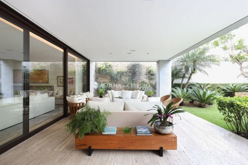 Casac contemporânea e impactante para venda no Jardim Paulistano. – CA1265