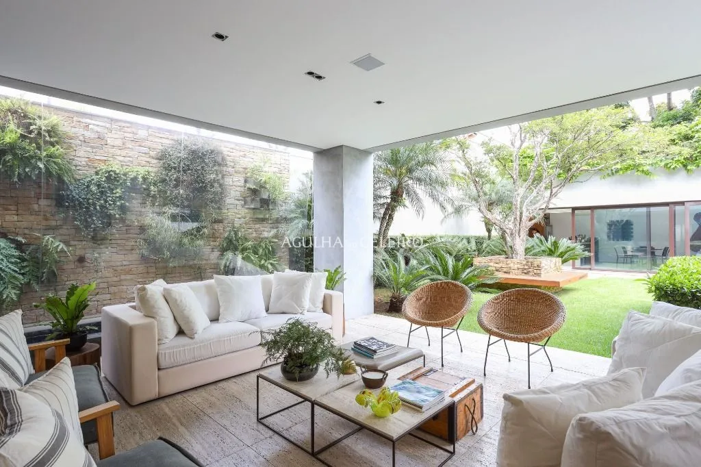 Casac contemporânea e impactante para venda no Jardim Paulistano. – CA1265