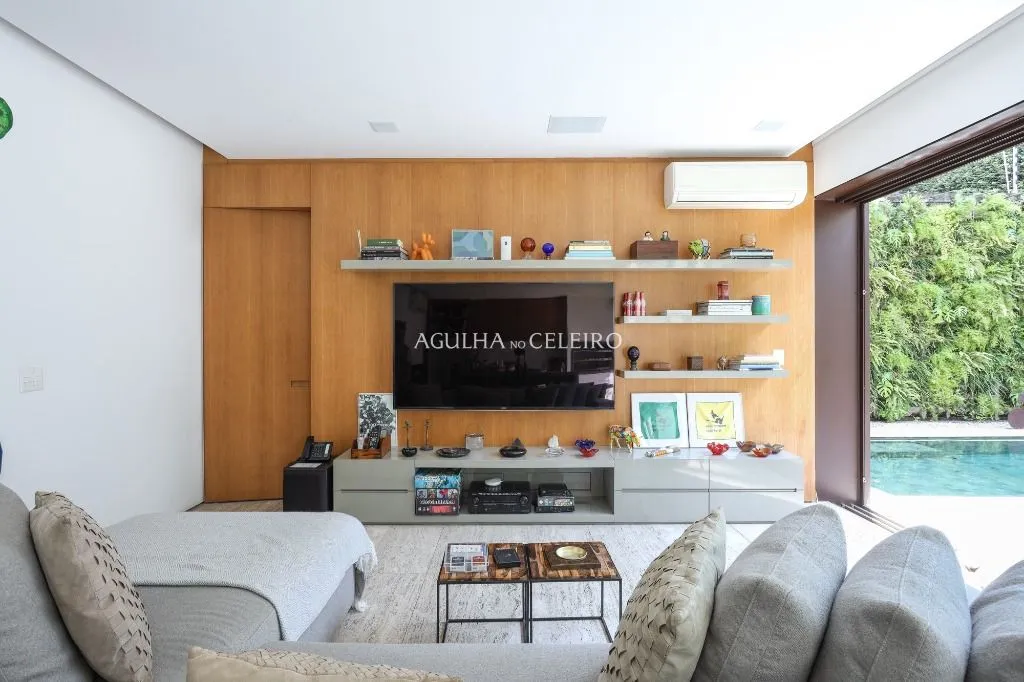 Casac contemporânea e impactante para venda no Jardim Paulistano. – CA1265