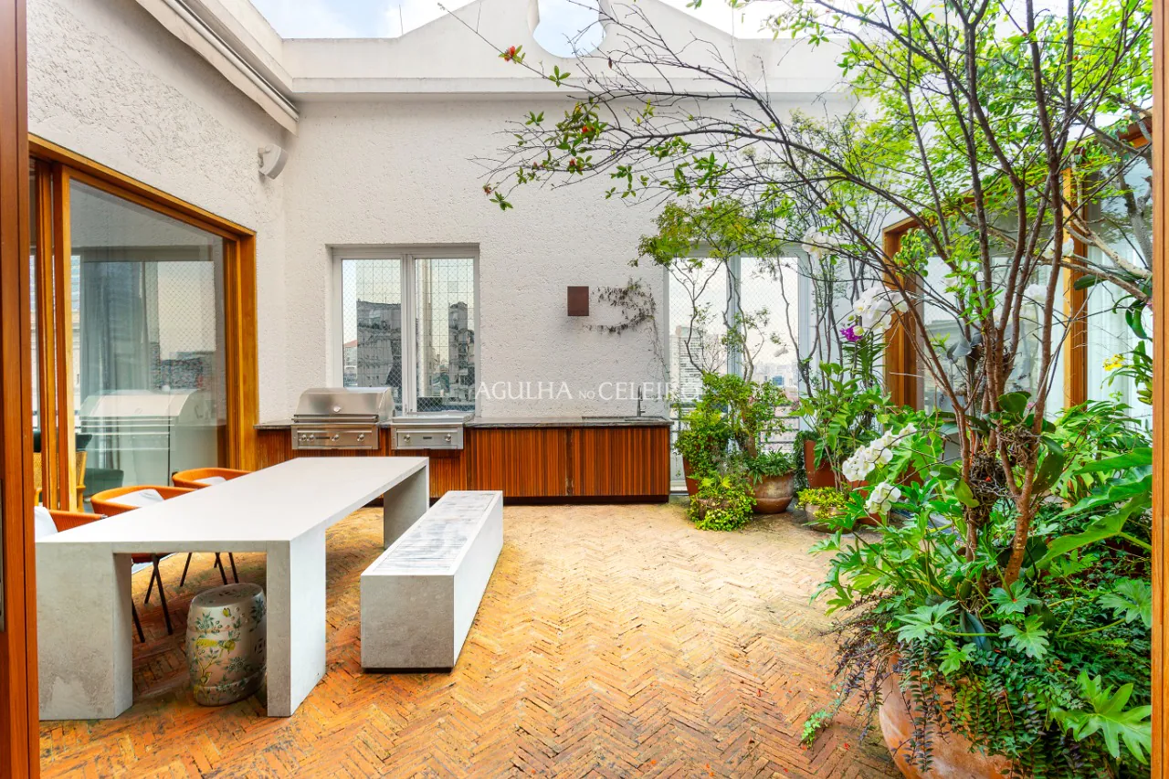 Cobertura espetácular com projeto de Isay Weinfeld à venda no Itaim. – CO0410