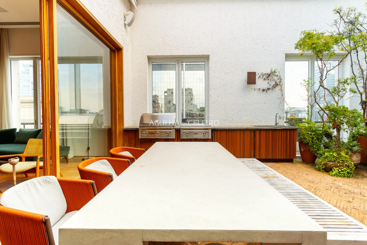 Cobertura espetácular com projeto de Isay Weinfeld à venda no Itaim. – CO0410