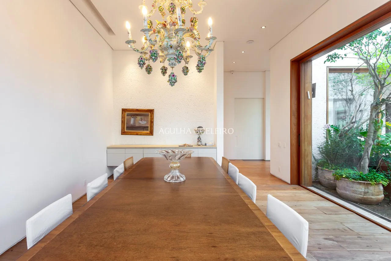 Cobertura espetácular com projeto de Isay Weinfeld à venda no Itaim. – CO0410