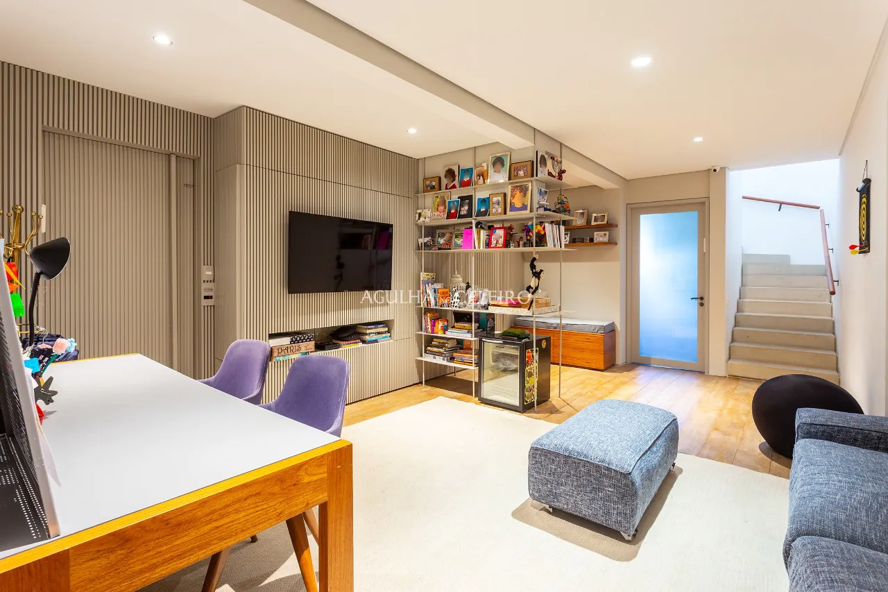 Cobertura espetácular com projeto de Isay Weinfeld à venda no Itaim. – CO0410