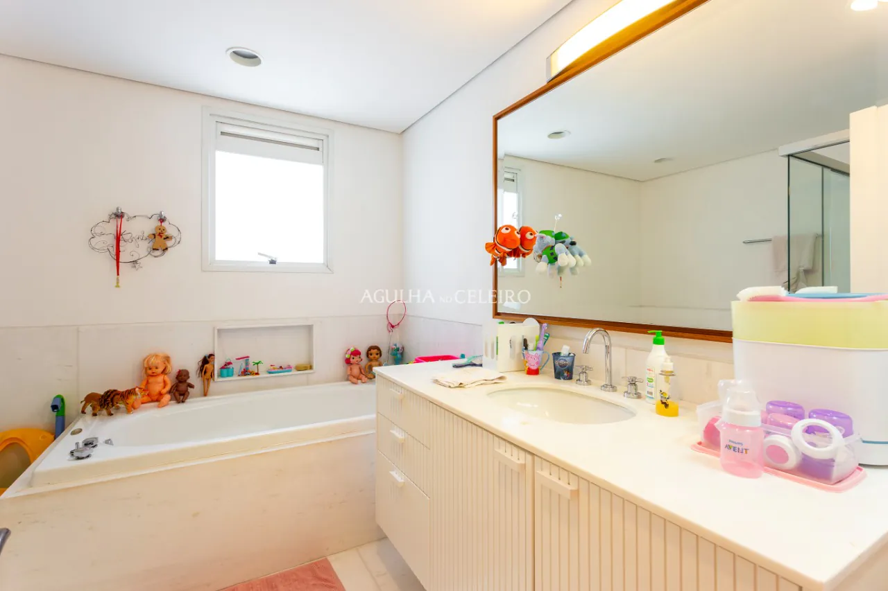 Cobertura espetácular com projeto de Isay Weinfeld à venda no Itaim. – CO0410