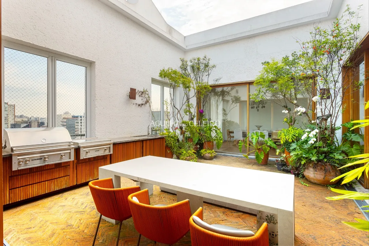 Cobertura espetácular com projeto de Isay Weinfeld à venda no Itaim. – CO0410