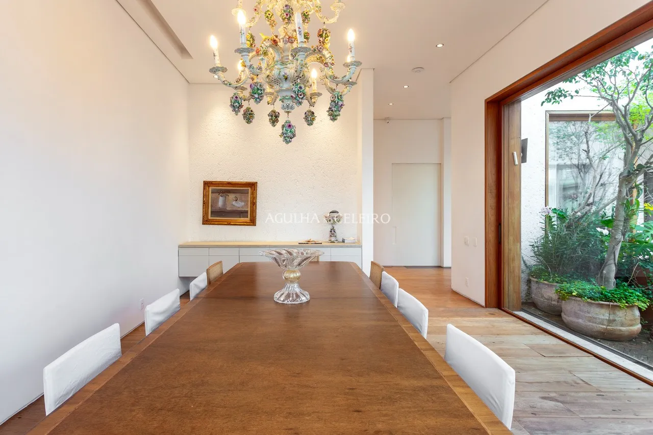 Cobertura espetácular com projeto de Isay Weinfeld à venda no Itaim. – CO0410