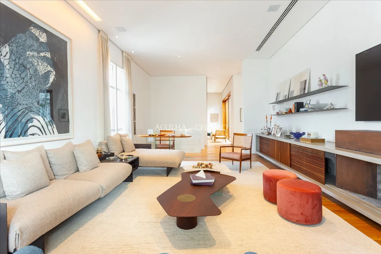 Cobertura espetácular com projeto de Isay Weinfeld à venda no Itaim. – CO0410