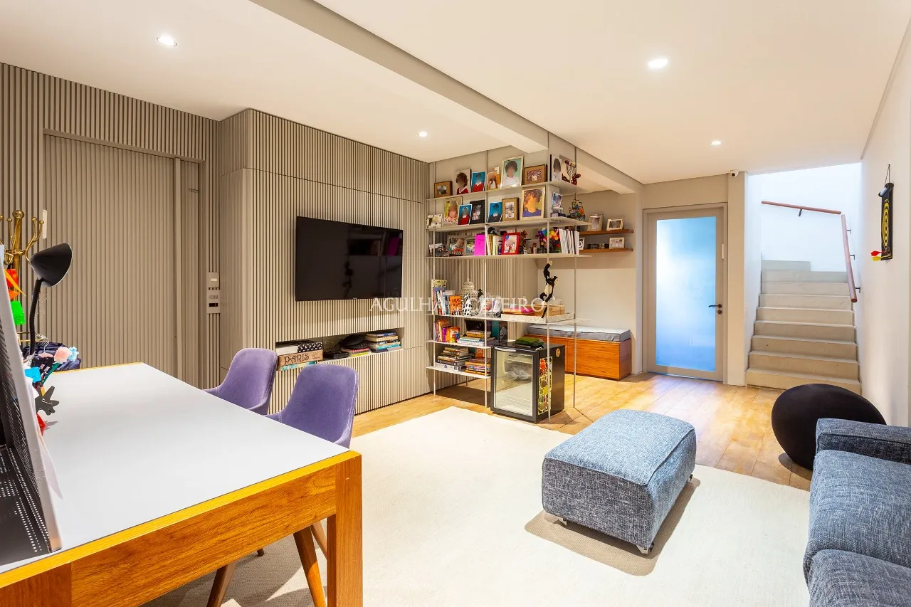 Cobertura espetácular com projeto de Isay Weinfeld à venda no Itaim. – CO0410