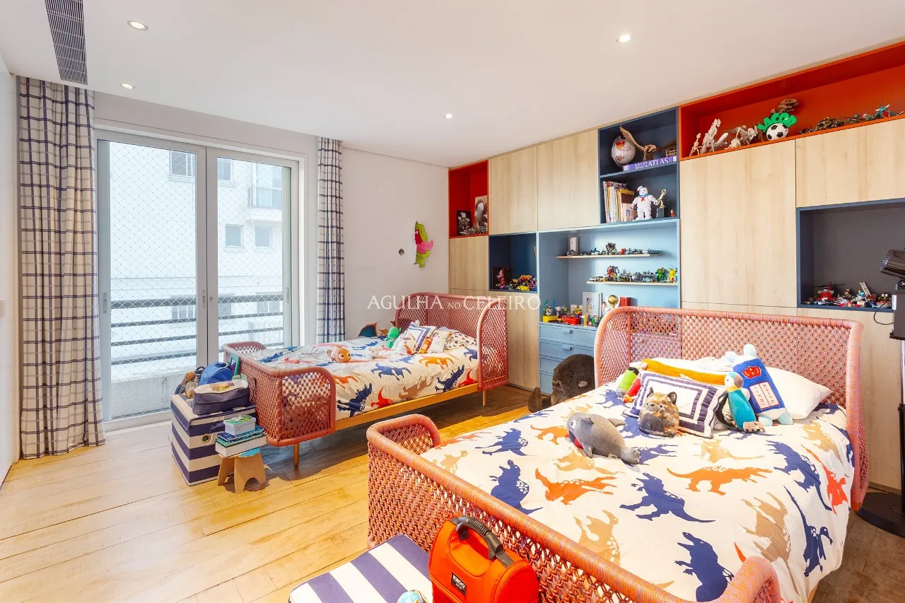 Cobertura espetácular com projeto de Isay Weinfeld à venda no Itaim. – CO0410