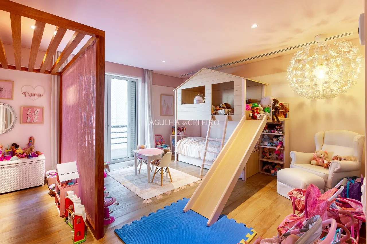 Cobertura espetácular com projeto de Isay Weinfeld à venda no Itaim. – CO0410