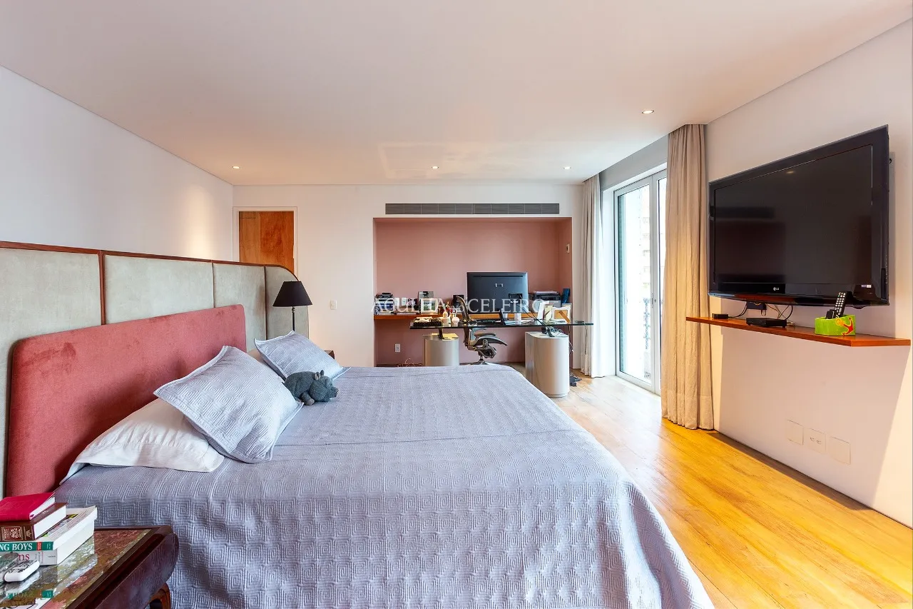 Cobertura espetácular com projeto de Isay Weinfeld à venda no Itaim. – CO0410