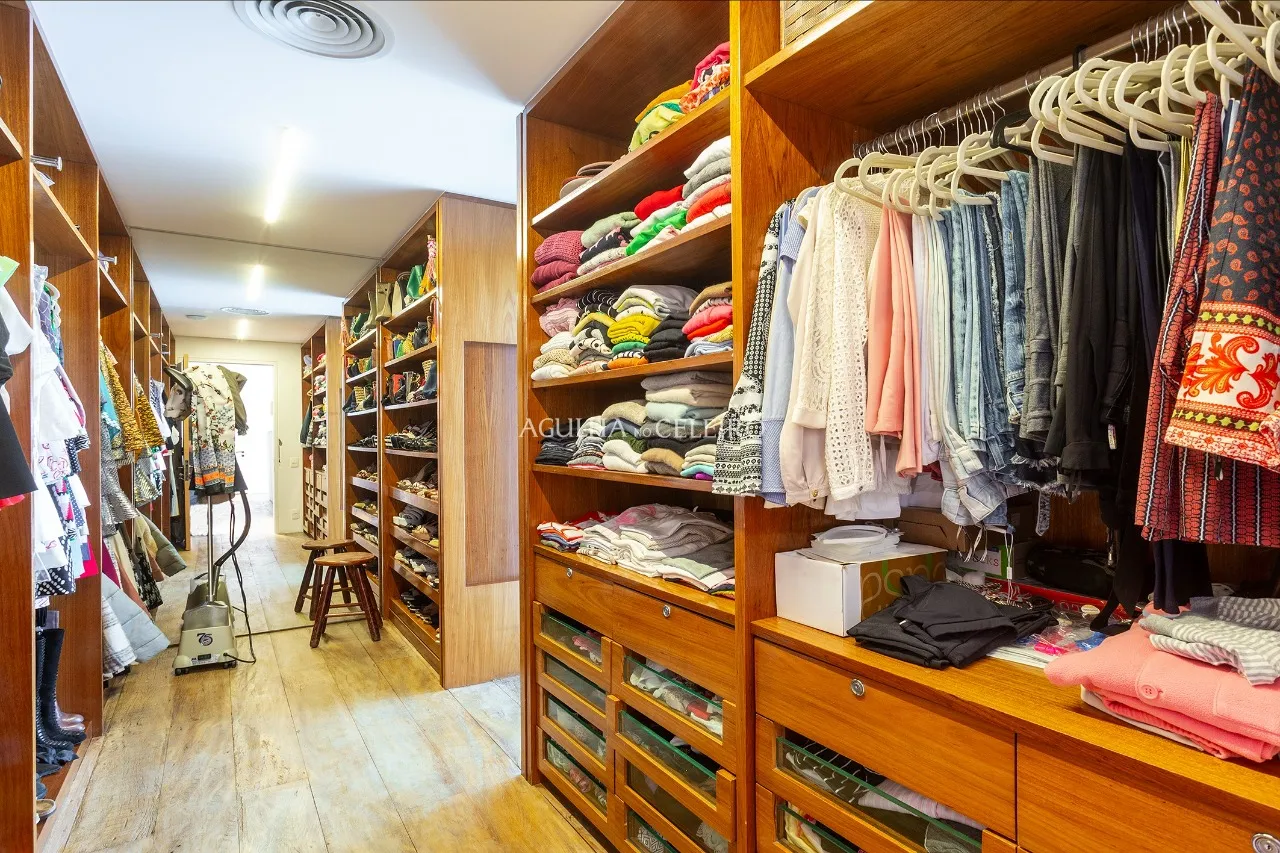 Cobertura espetácular com projeto de Isay Weinfeld à venda no Itaim. – CO0410