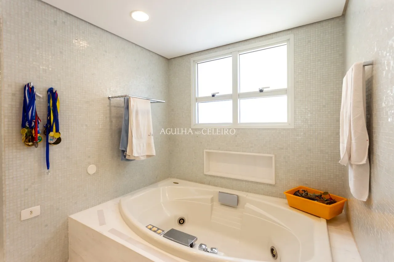 Cobertura espetácular com projeto de Isay Weinfeld à venda no Itaim. – CO0410