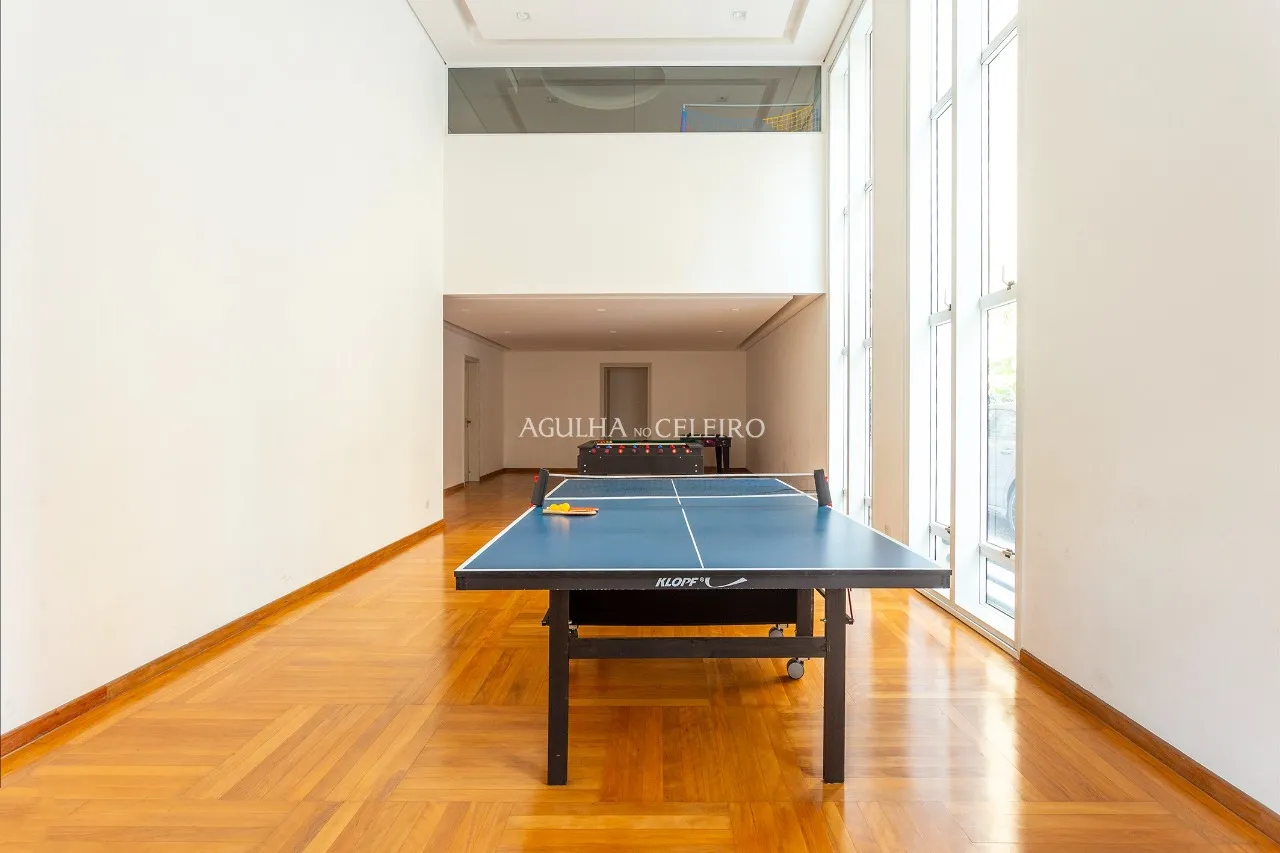 Cobertura espetácular com projeto de Isay Weinfeld à venda no Itaim. – CO0410