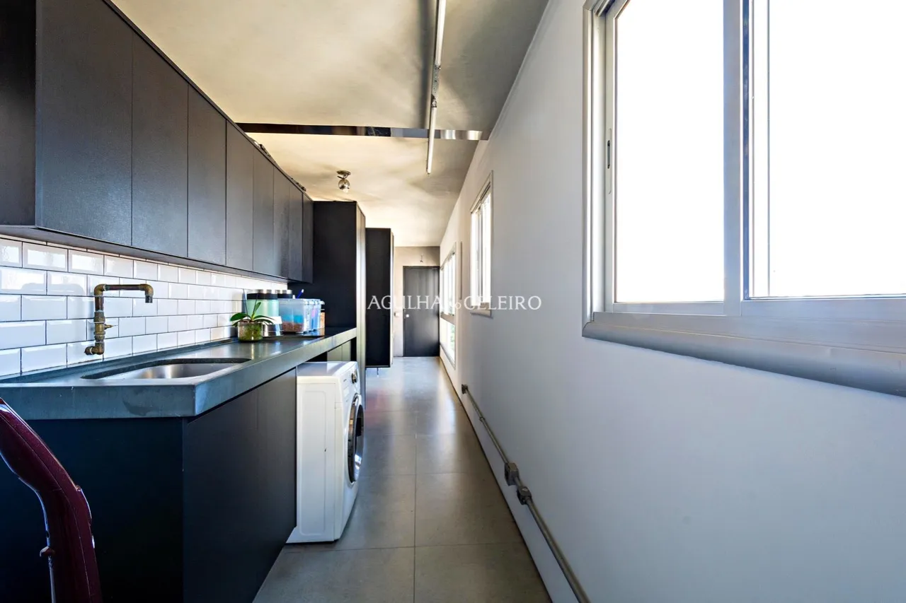 Cobertura reformada com ampla varanda à venda em Pinheiros. – CO0483 - Cobertura-a-venda-em-Pinheiros-com-a?rea-gourmet-Agulha-No-Celeiro4256