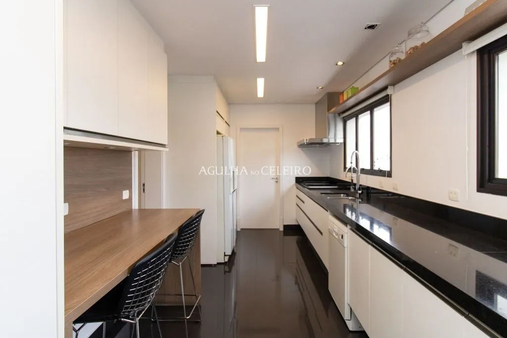 Cobertura duplex à venda em Moema. – CO0767