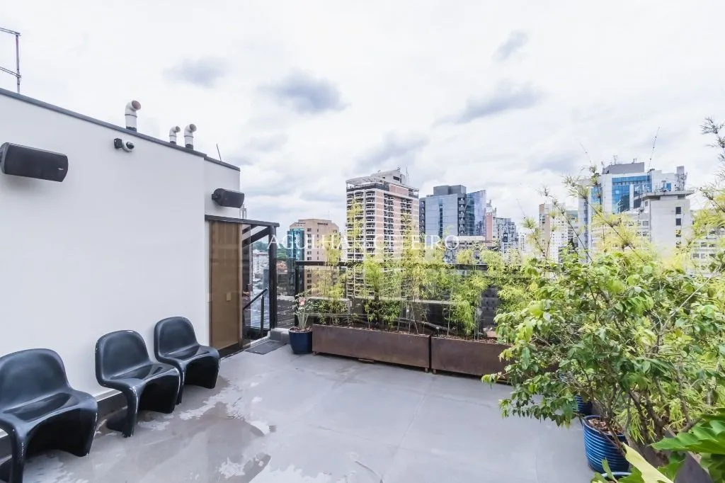 Cobertura charmosa no miolo do Itaim para venda. – CO0852