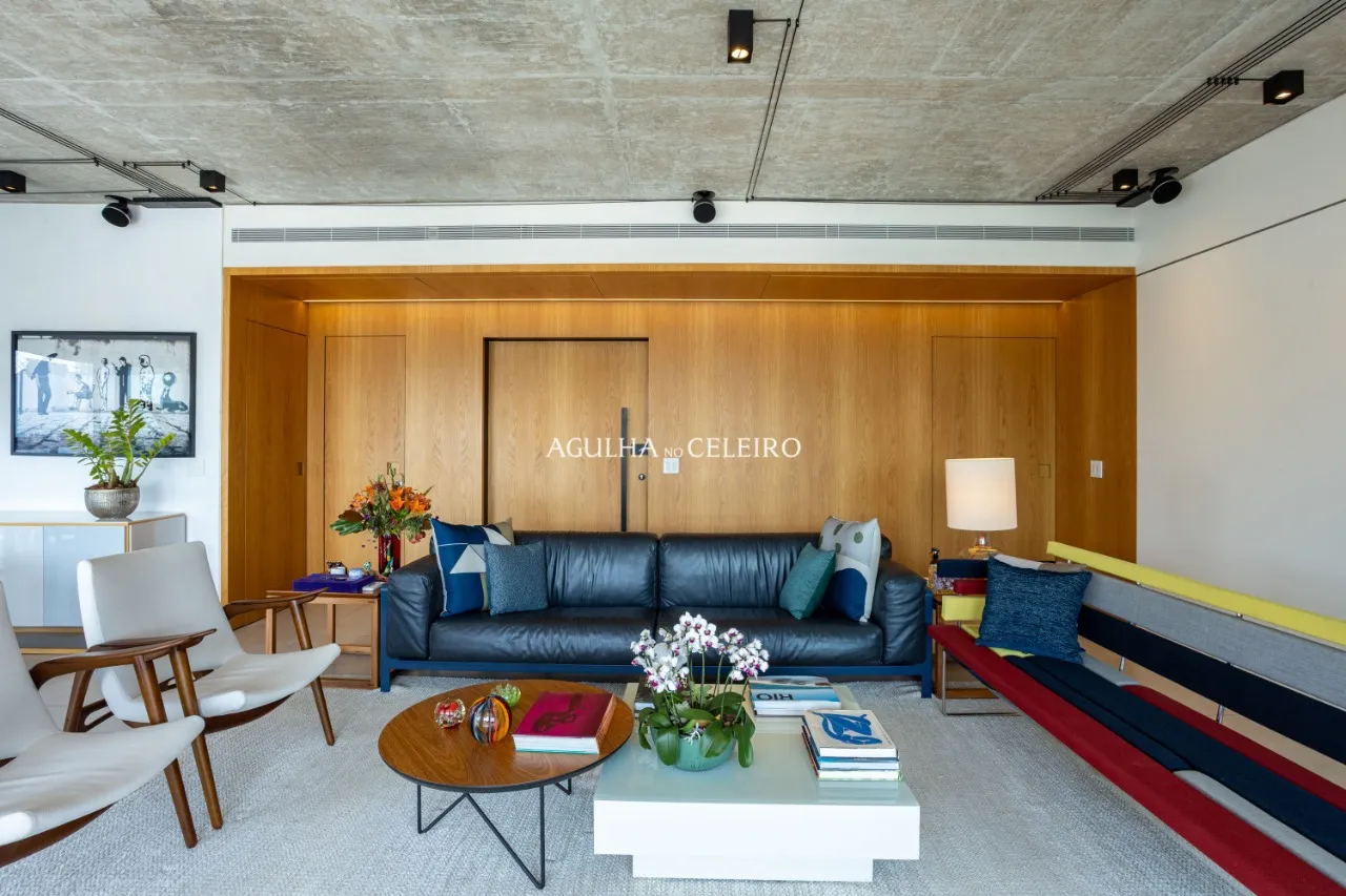 Vista deslumbrante do skyline, acabamentos exclusivos e tecnologia de ponta. – 13177