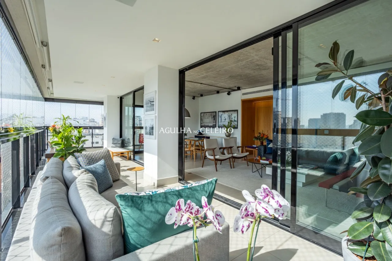 Vista deslumbrante do skyline, acabamentos exclusivos e tecnologia de ponta. – 13177