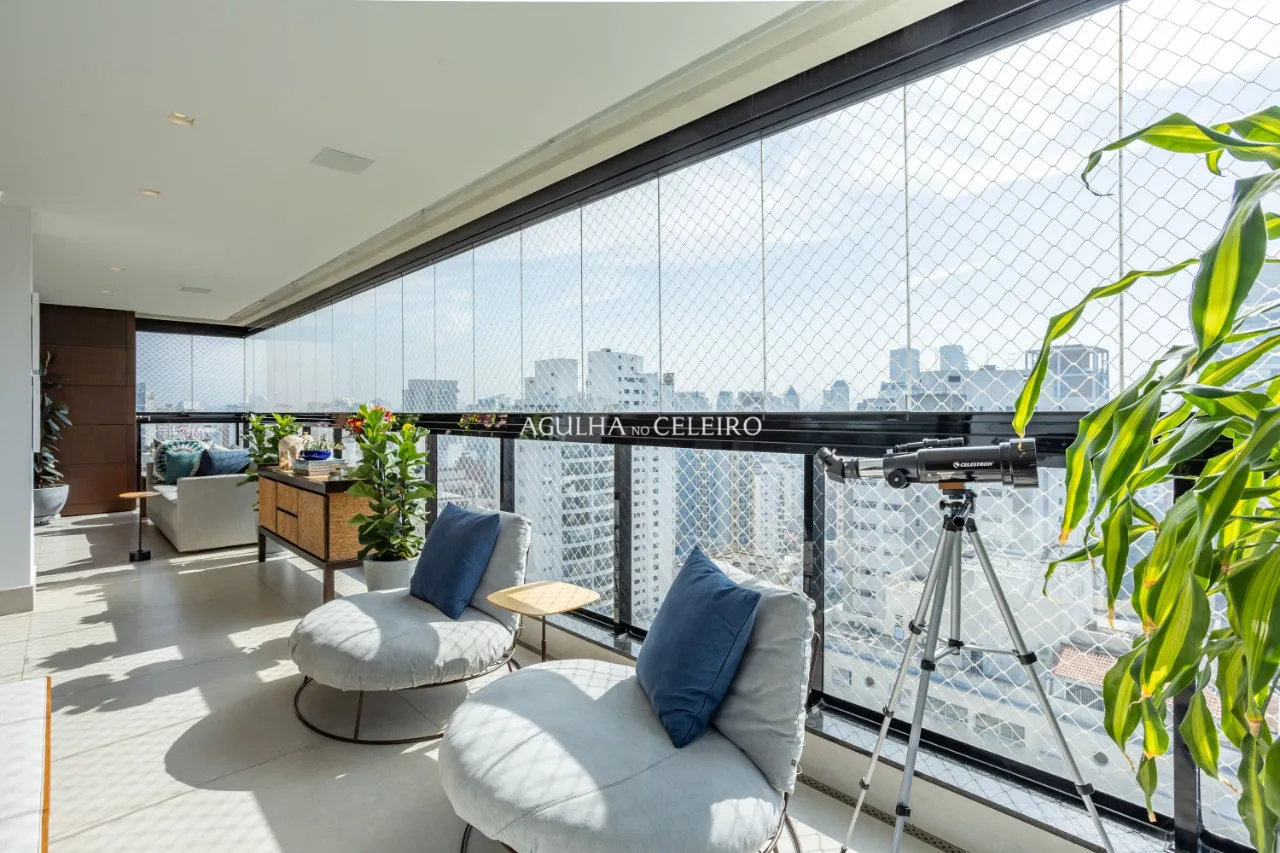 Vista deslumbrante do skyline, acabamentos exclusivos e tecnologia de ponta. – 13177