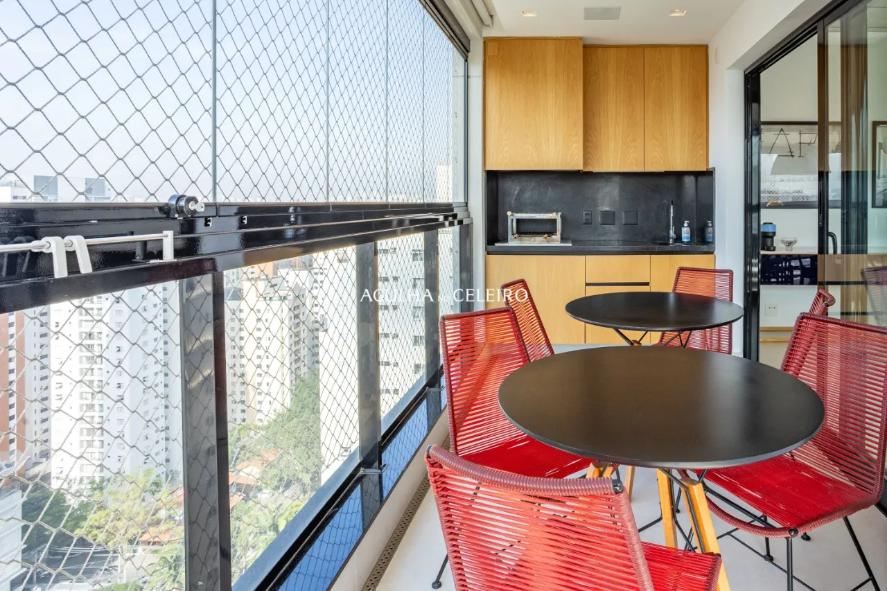 Vista deslumbrante do skyline, acabamentos exclusivos e tecnologia de ponta. – 13177