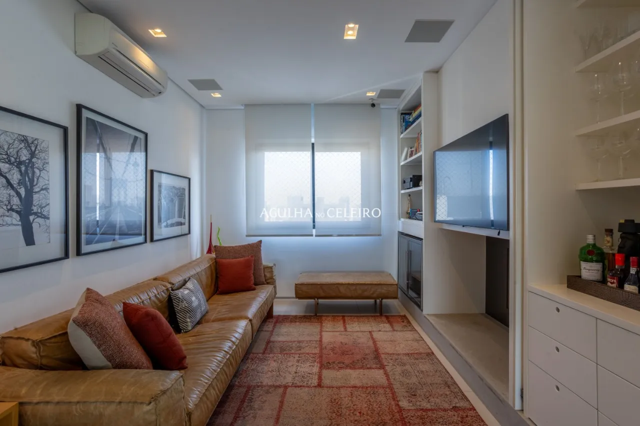 Vista deslumbrante do skyline, acabamentos exclusivos e tecnologia de ponta. – 13177