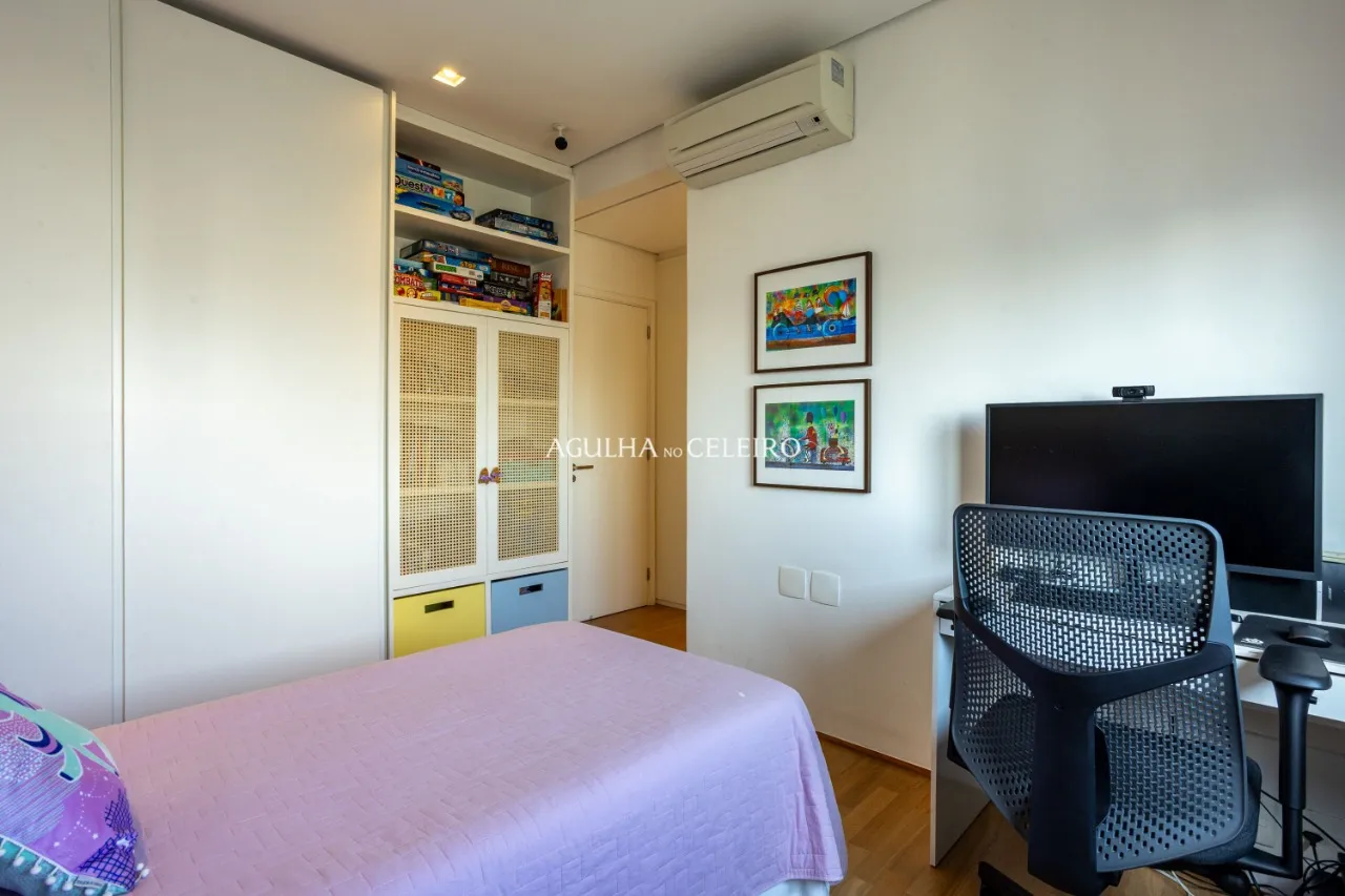Vista deslumbrante do skyline, acabamentos exclusivos e tecnologia de ponta. – 13177