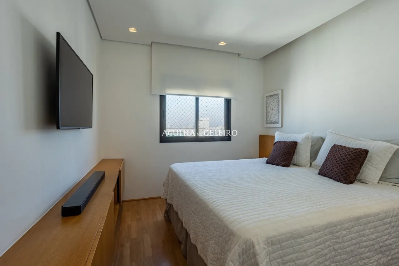 Vista deslumbrante do skyline, acabamentos exclusivos e tecnologia de ponta. – 13177