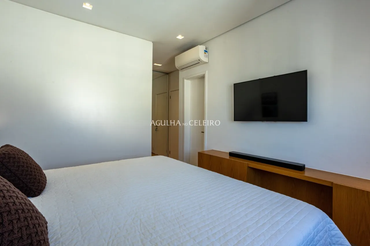 Vista deslumbrante do skyline, acabamentos exclusivos e tecnologia de ponta. – 13177