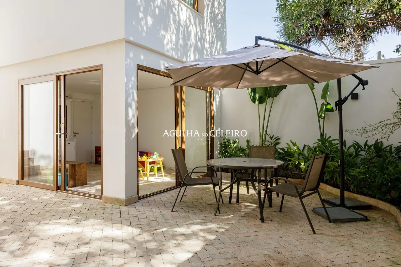 Casa reformada à venda em Moema – 16647