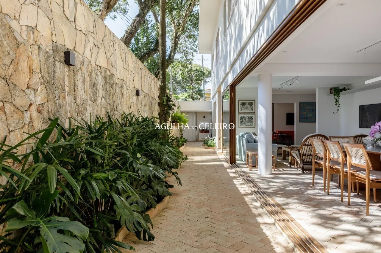 Casa reformada à venda em Moema – 16647