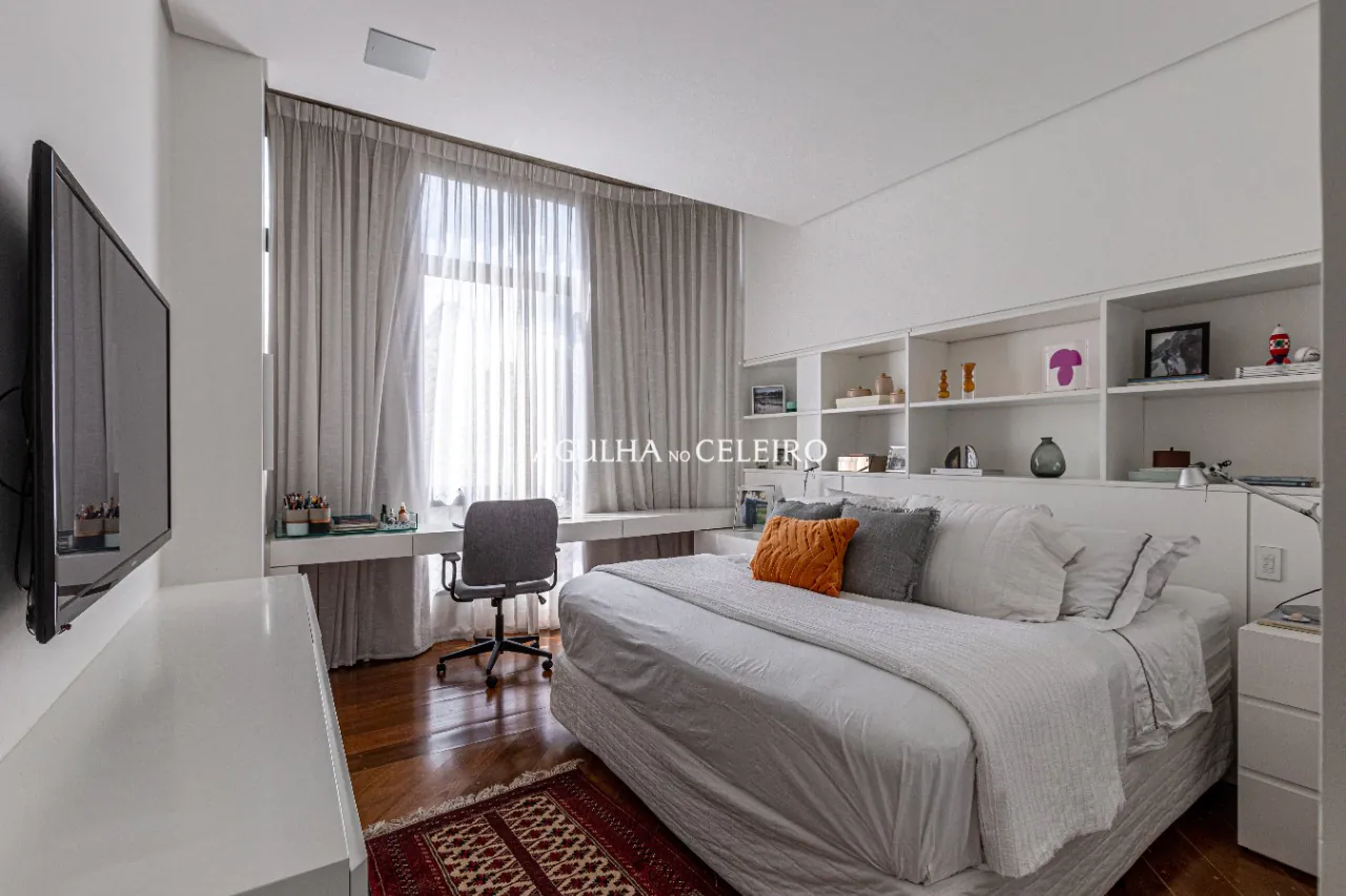 Cobertura reformada com piscina à venda em Moema – 16735