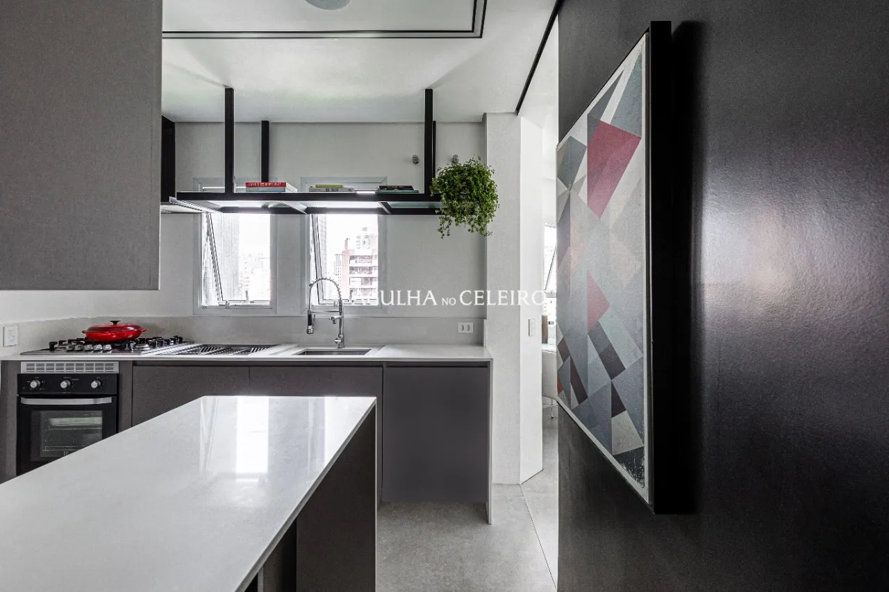 Cobertura reformada com piscina à venda em Moema – 16735